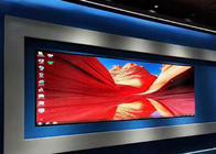 El panel plano de la matriz de la pantalla 3840Hz de P2 P2.5 RGB LED que hace publicidad de la exhibición