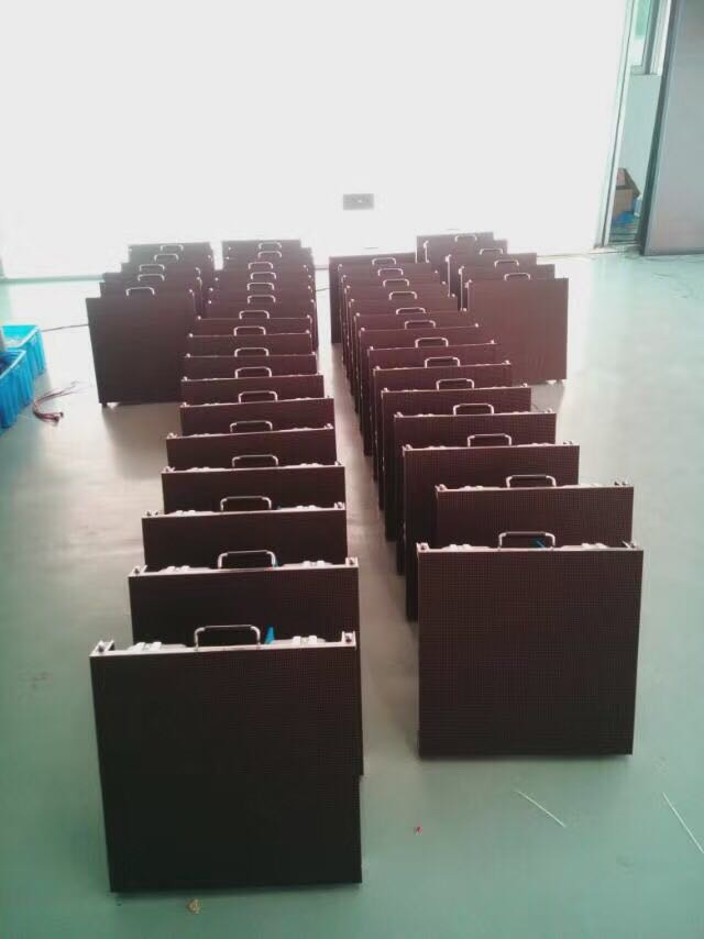 El alto brillo modificó las pantallas de vídeo para requisitos particulares llevadas alquiler P4.81 para la pared del fondo de etapa