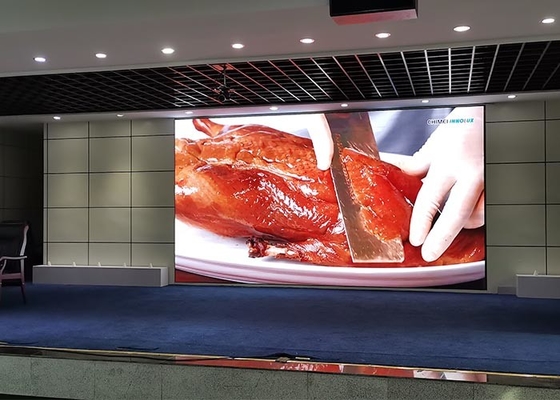 Muestras llevadas interiores montadas en la pared de la exhibición con la pequeña echada del pixel P2
