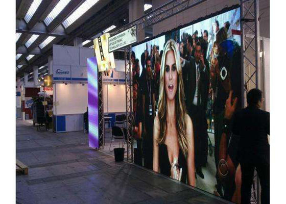 Pantalla LED de alquiler en interiores 1300 cd/m2